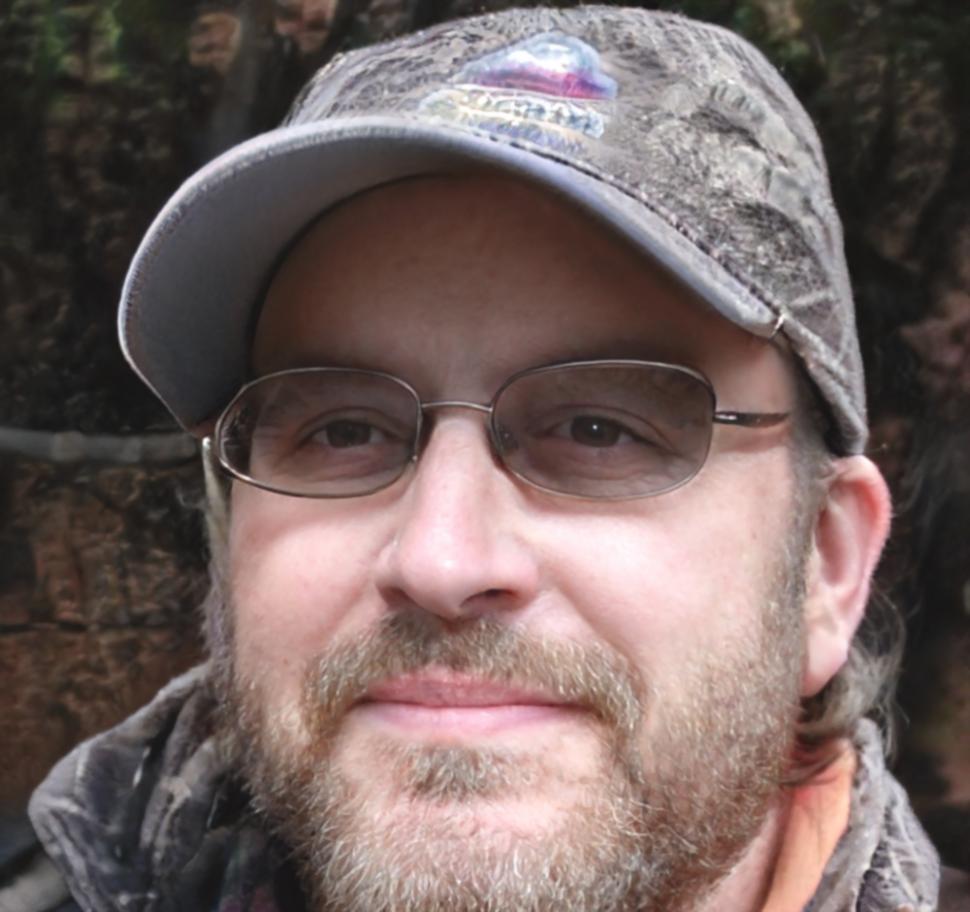 Directeur fondateur de nophelixonar analysant des données financières